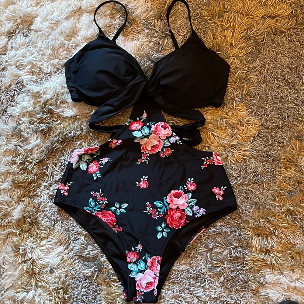 Cupshe  Monokini cut out tie back Swimsuit preowned size XL